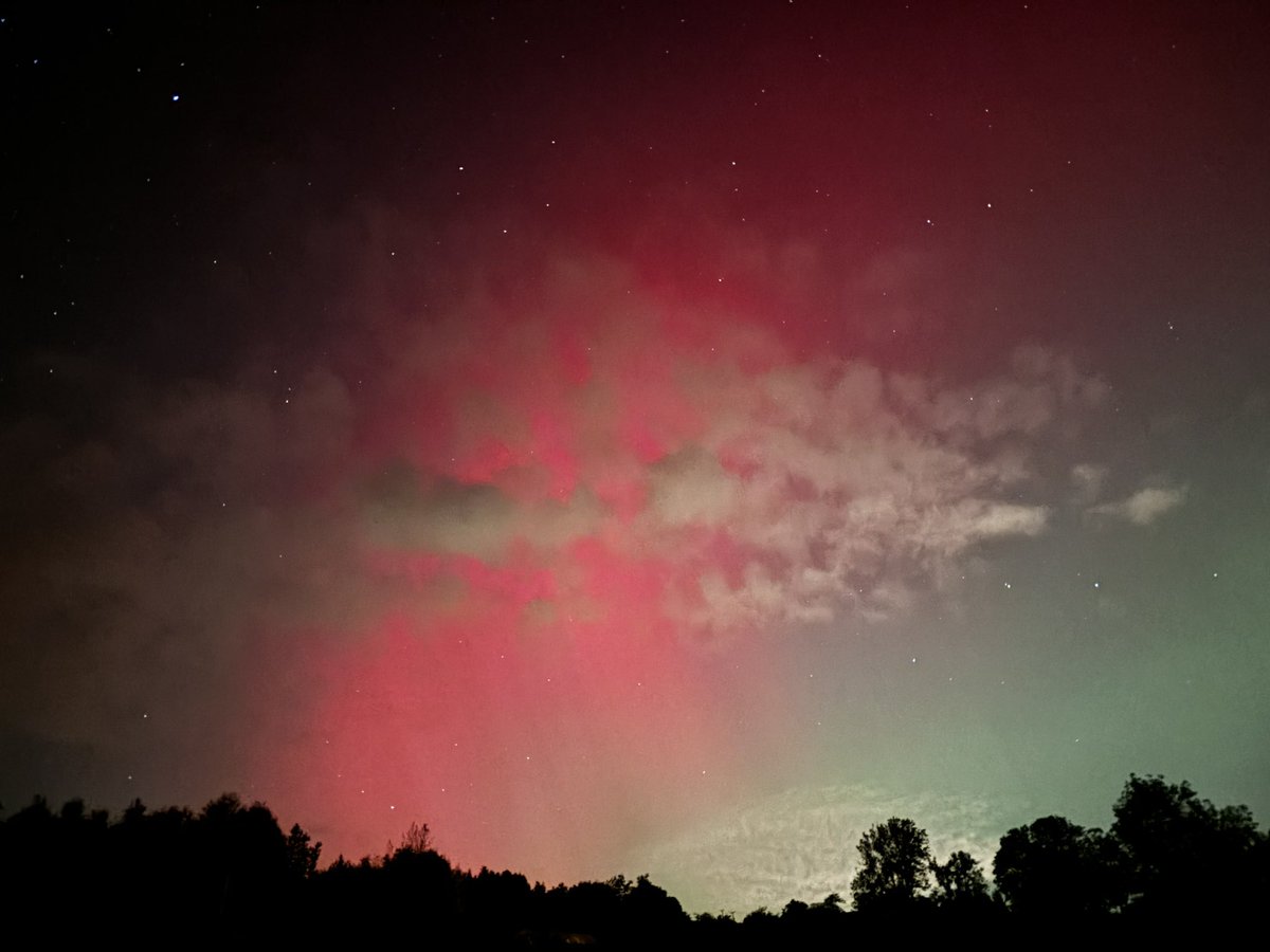 Amazing colour over the #Wicklow &amp; #Dublin mountains #northernlights