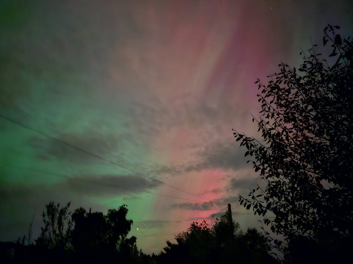 Incredible #aurora visible with naked eye tonight #northernlights