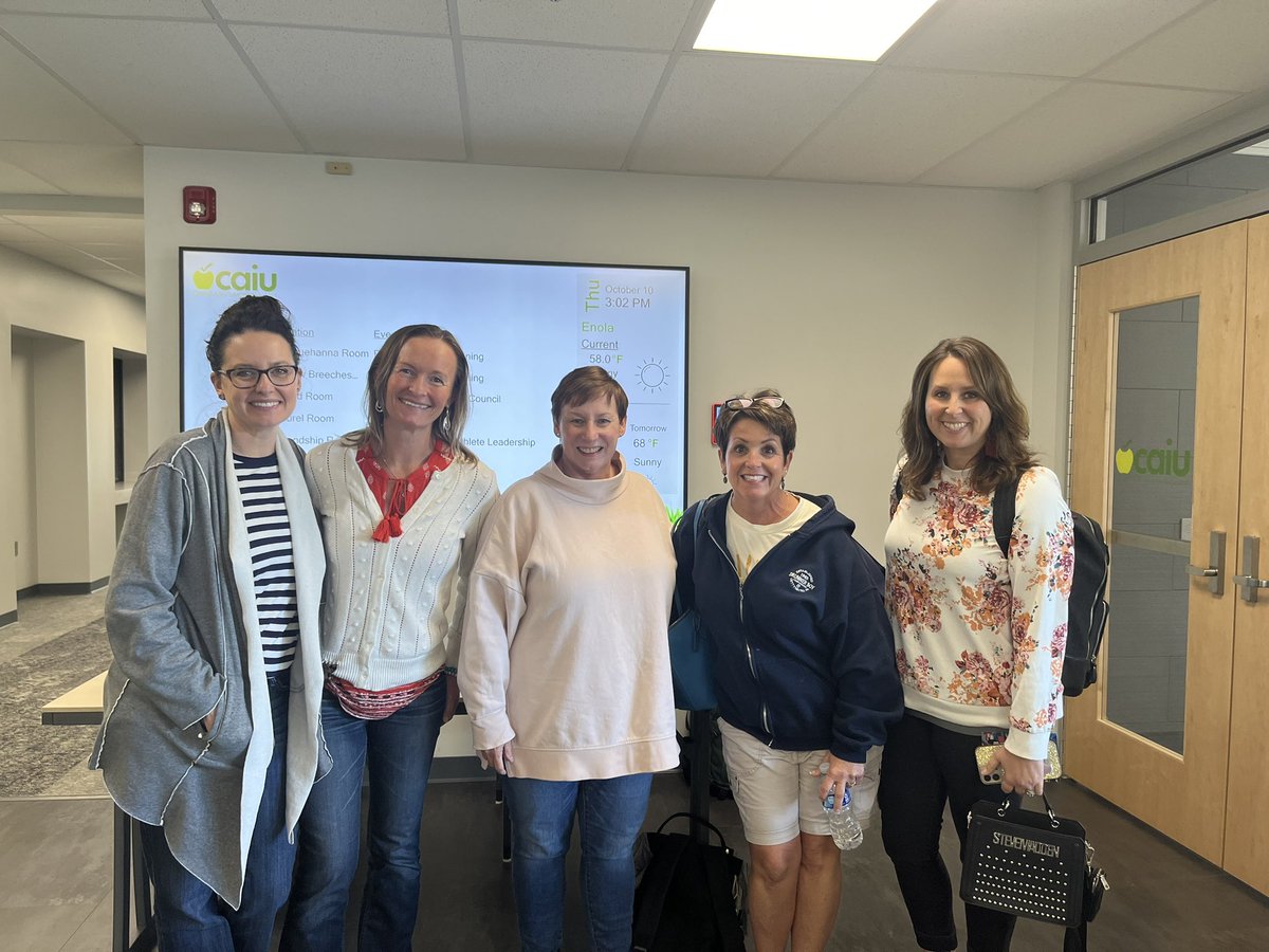 DAISLibrary's tweet image. Lifelong learners! DASD librarians spent the day at Power Library training, learning lots of e-resources!😃