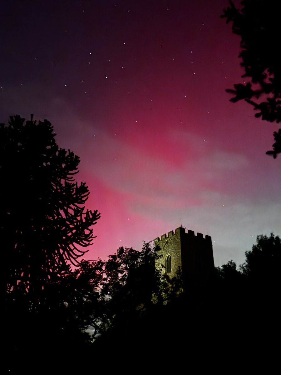 GeektasticMum's tweet photo. #aurora just outside Norwich … just in case not many people are posting about it https://t.co/0yLWKOqZXy