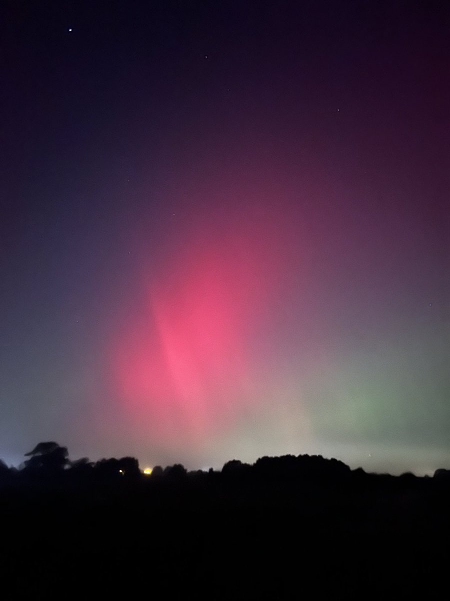 Timuslloyd's tweet image. From the end of my road. Wow!  #northernlights #aurora #england #bedfordshire #bidwellwest