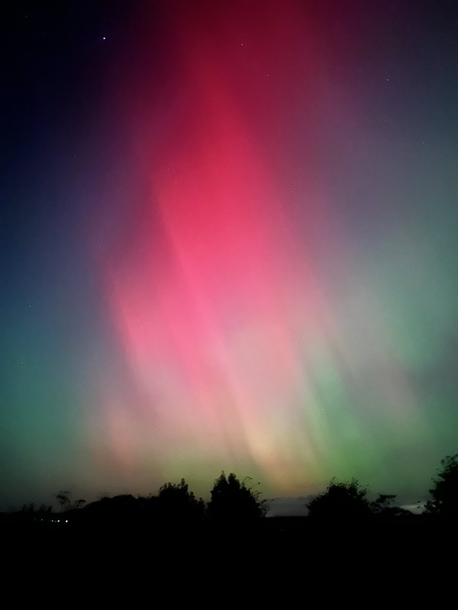 EleanorMcGillie (@emcgillie) on Twitter photo From our front door in County Armagh! So worth getting the wee fella out of bed! <a href="/barrabest/">Barra Best</a> <a href="/aurorawatchuk/">AuroraWatch UK</a> From our front door in County Armagh! So worth getting the wee fella out of bed! <a href="/barrabest/">Barra Best</a> <a href="/aurorawatchuk/">AuroraWatch UK</a>