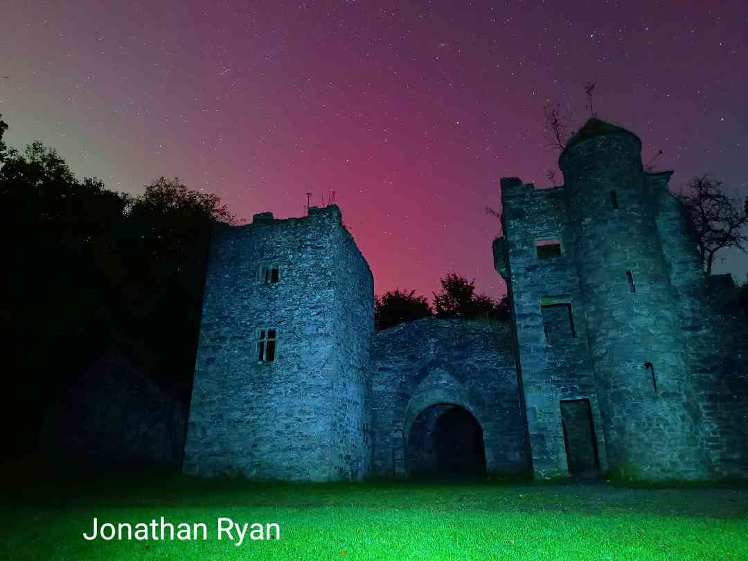 Tipperaryphotos's tweet photo. Carey's Castle with Aurora https://t.co/9tF8xAkpK6