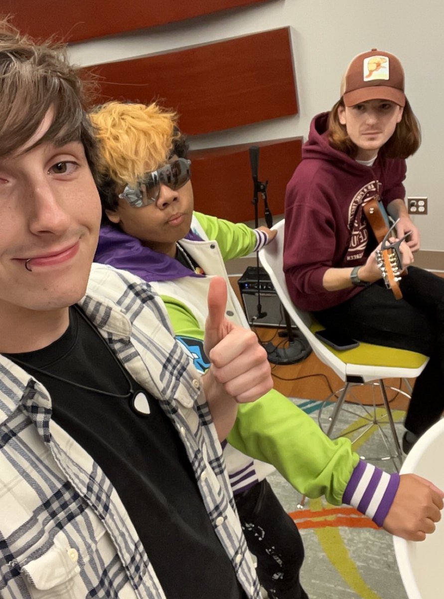 FEELSGOOD (@bandfeelsgood) on Twitter photo going live on 90.3 <a href="/WMSC/">90.3 WMSC-FM</a> in 30 minutes!!! link below to tune in :)
iheart.com/live/7091?cmp=… going live on 90.3 <a href="/WMSC/">90.3 WMSC-FM</a> in 30 minutes!!! link below to tune in :)
iheart.com/live/7091?cmp=…