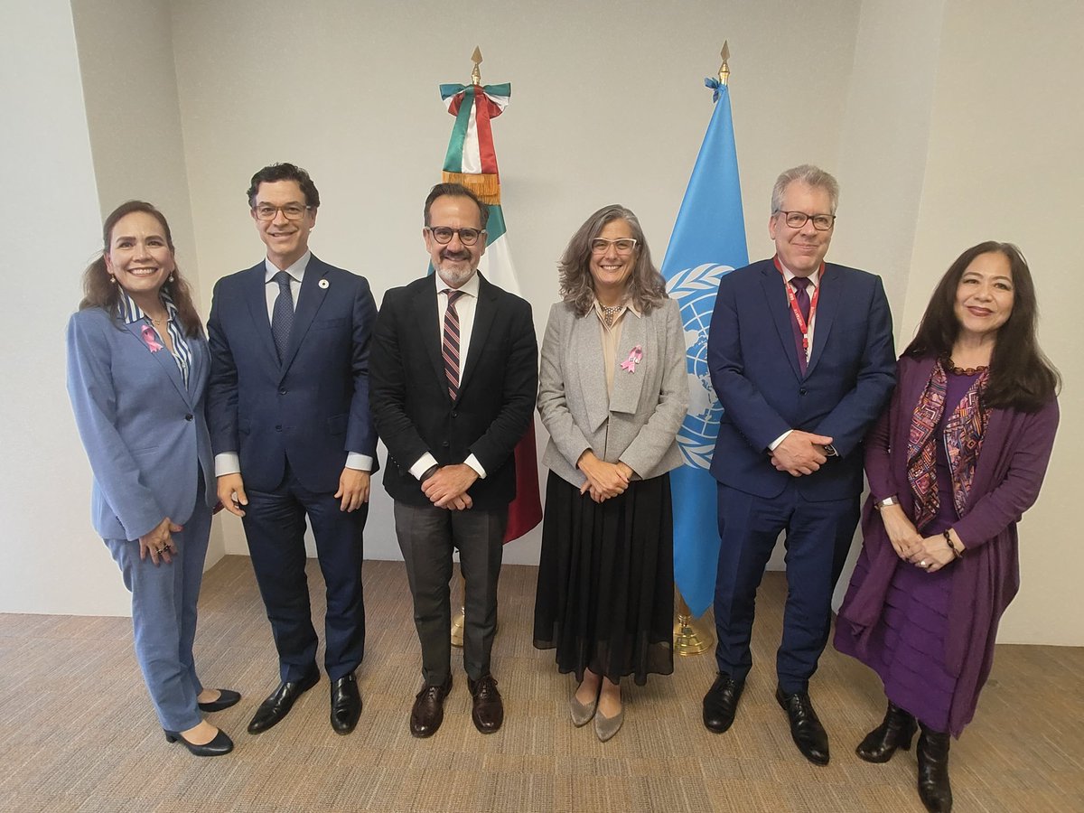 #AlMomento 🌎 <a href="/AnacludiaRossb1/">Anacláudia Rossbach</a> se reunió con el Subsrio. de Asuntos Multilaterales de <a href="/SRE_mx/">Relaciones Exteriores</a> 🇲🇽 <a href="/OCHOA_MX_UN/">ENRIQUE OCHOA</a> para agradecer al gob. mexicano por las facilidades brindadas y fortalecer la convergencia institucional, reafirmando nuestro compromiso por ciudades más sostenibles.