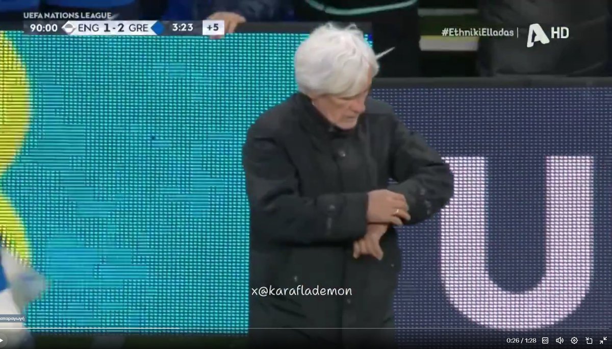 Podosfairak1as's tweet photo. Η Ελλάδα μόλις βάζει γκολ στο 94 και παίρνει ένα μεγάλο διπλό

Ο Ιβάν όμως αντί να πανυγυρίζει κοιτάει το ρολόι του για να δει πόσο θέλει για να τελειώσει το ματς και να πράξει ως προπονητής ανάλογα

Σας θυμίζει κάτι;

#ΣΓΟΙ #ethnikielladas #ENGGRE https://t.co/afr27AYXvn