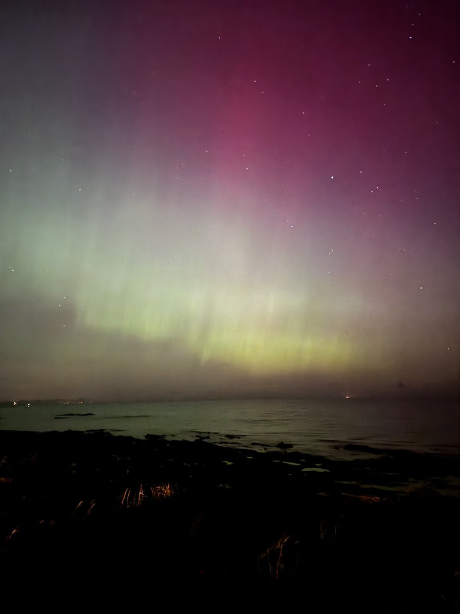 sandyb_81's tweet photo. #Aurora #northernlights #dublin https://t.co/fSlYlAjZQ4