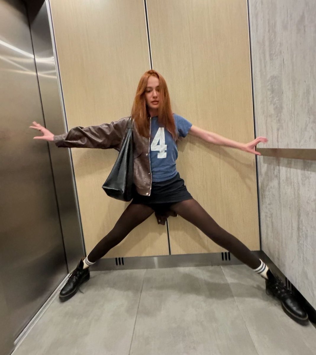 jadorevans's tweet image. modern lily evans kennedy walsh i love u sm