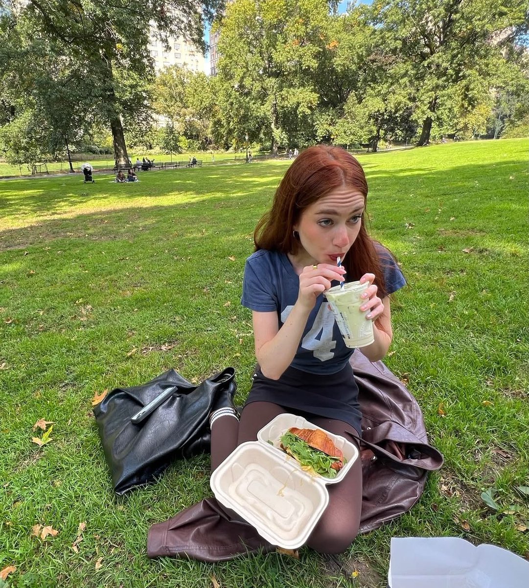 jadorevans's tweet image. modern lily evans kennedy walsh i love u sm