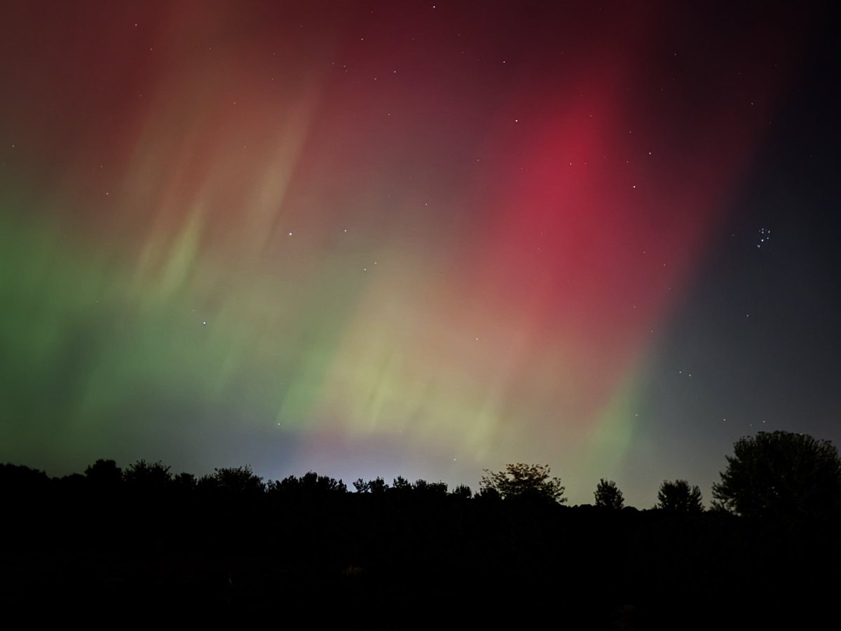 Hicker2323's tweet photo. #northernlights https://t.co/J3kztvftl6