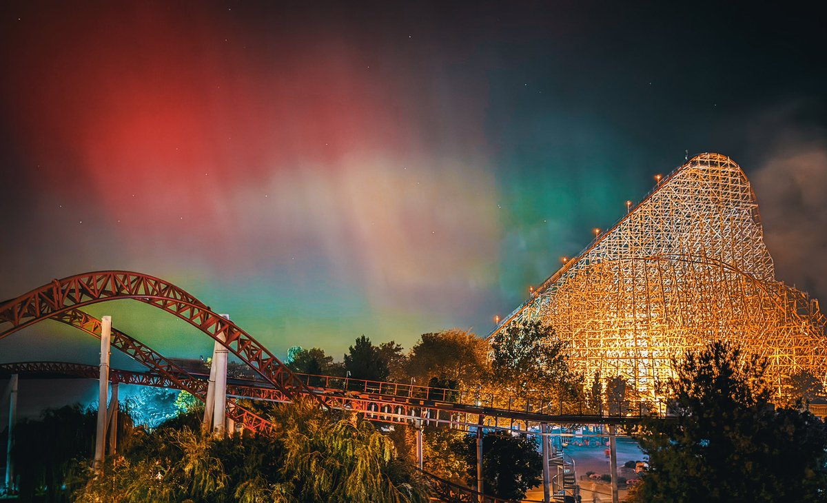 Incredible views of the northern lights tonight!! #CedarPoint