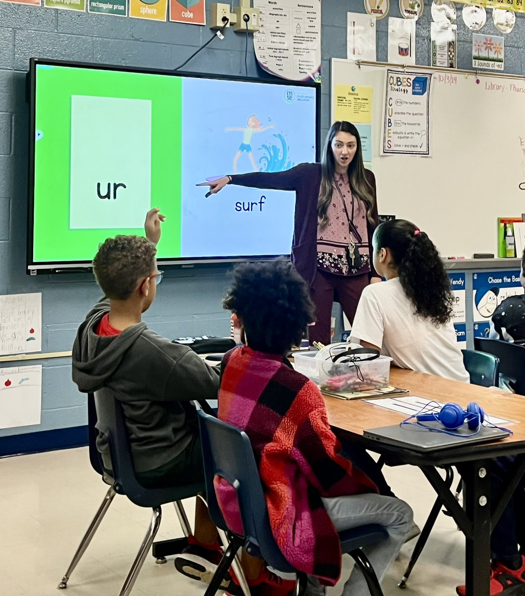 CarlenaSheeran's tweet photo. The #ElementaryTrojans in Hallie Ashley’s second grade classroom @RadcliffElem are focused on becoming strong readers &amp; working on their foundational skills daily. 
👫🏽 #HCSDifferenceMakers #ReadersAreLeaders #IMSE #Literacy https://t.co/EewS9QFlyS