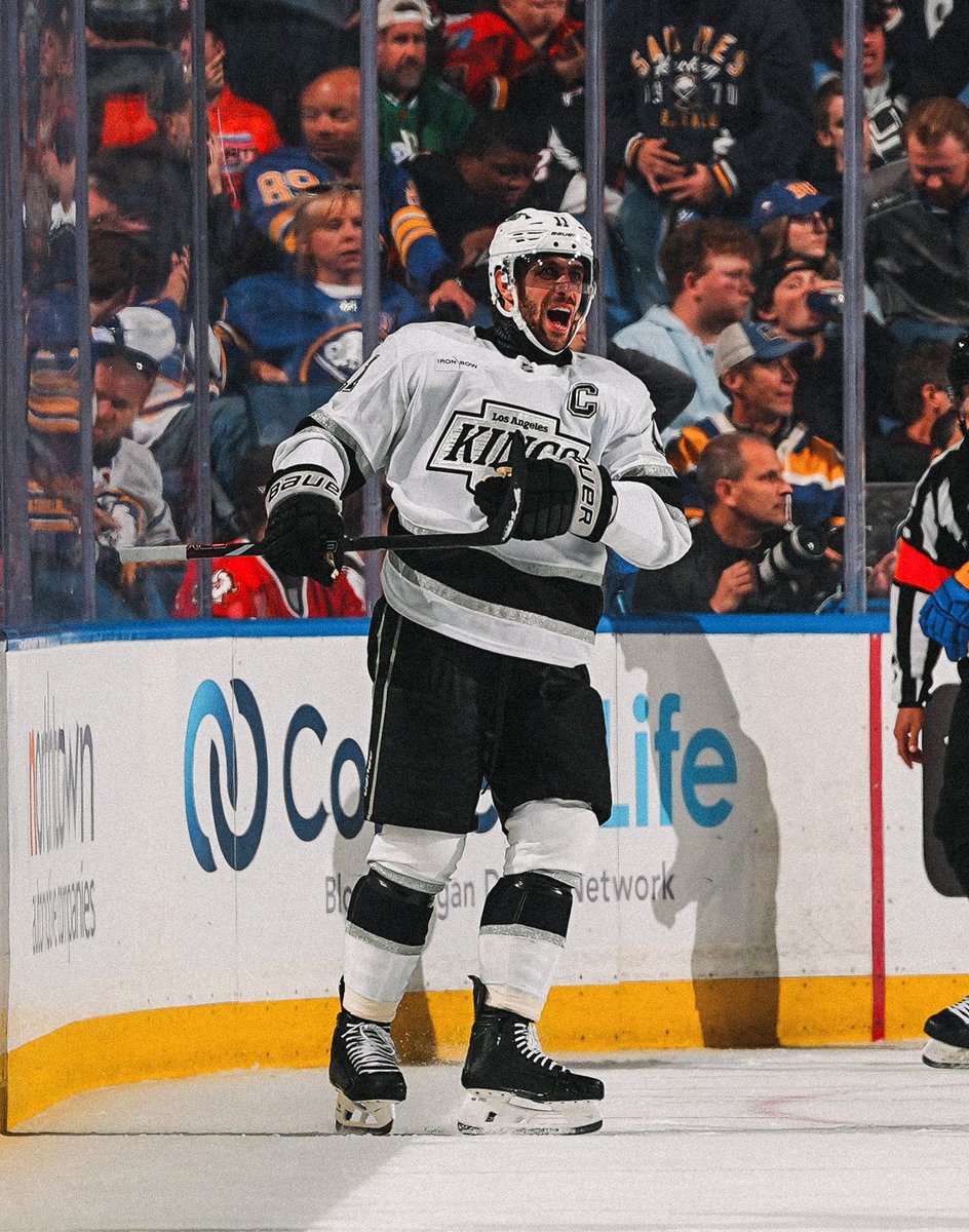 LAKings's tweet photo. What a legend @AnzeKopitar https://t.co/OvhNlNxO1v