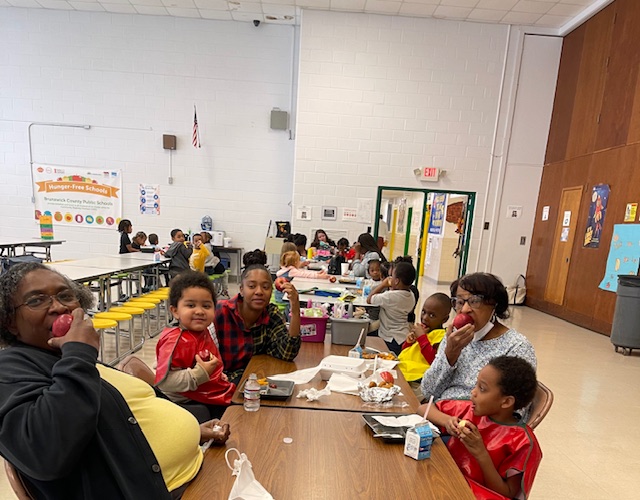 bcpsva's tweet photo. πToday was the "Crunch Heard Round the Commonwealth"! Our Child Nutrition Department, students, & staff enjoyed biting into crisp, sweet, & healthy apples. Even special guest Malcolm Mitchell celebrated with us! #VACrunch #VAFarmtoSchool #BrunswickStrong @VDOESCNP https://t.co/sh2qkoennZ