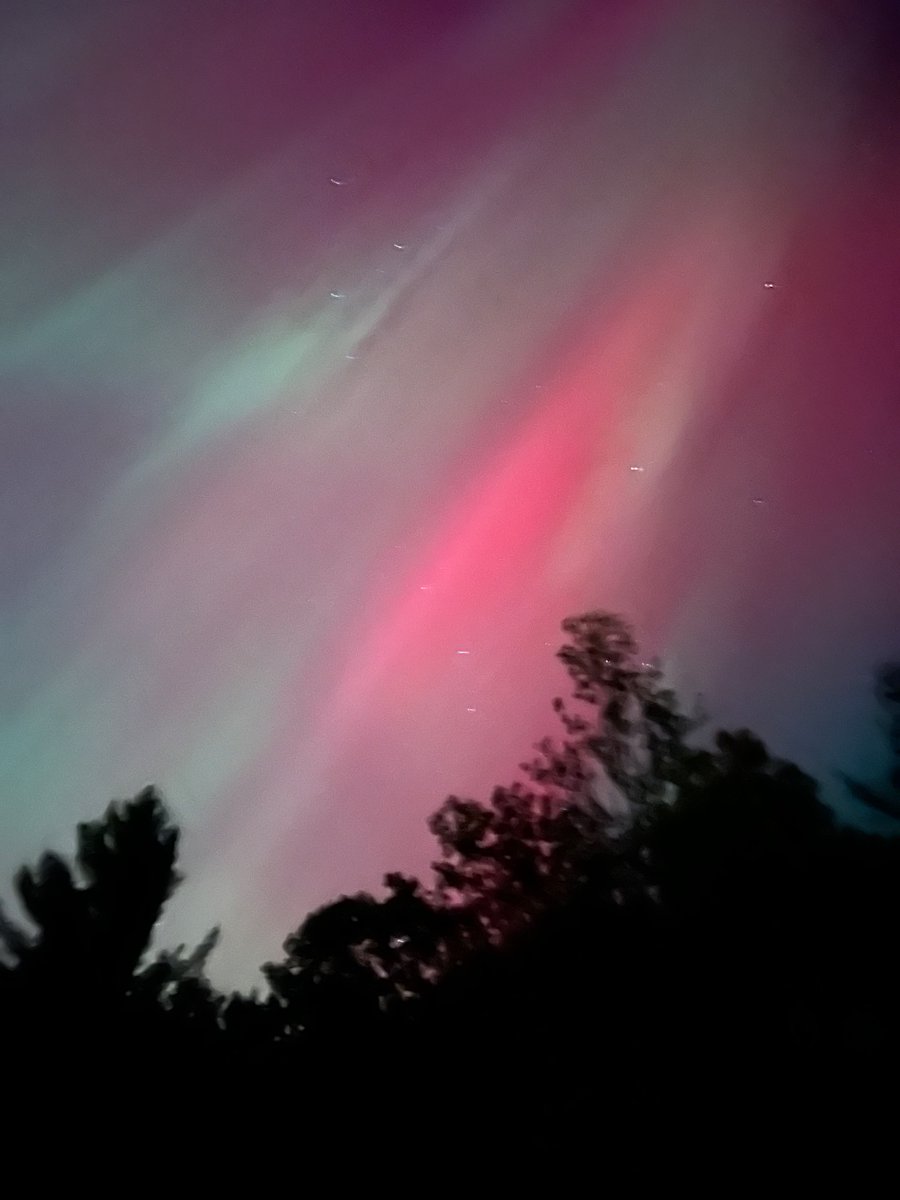 griffingeving's tweet photo. aurora outside of Dedham, ME tonight https://t.co/LFGViHIEUP