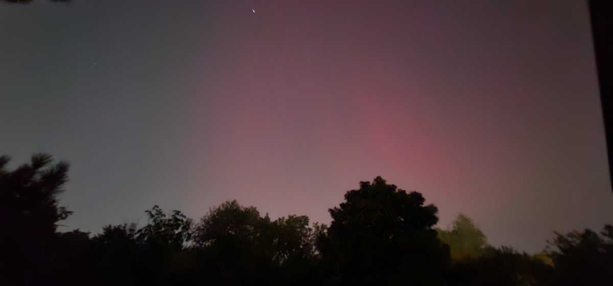 RLHtheThird's tweet photo. @NWSNorman #SolarFlare #edmondoklahoma https://t.co/688tuGDwQE
