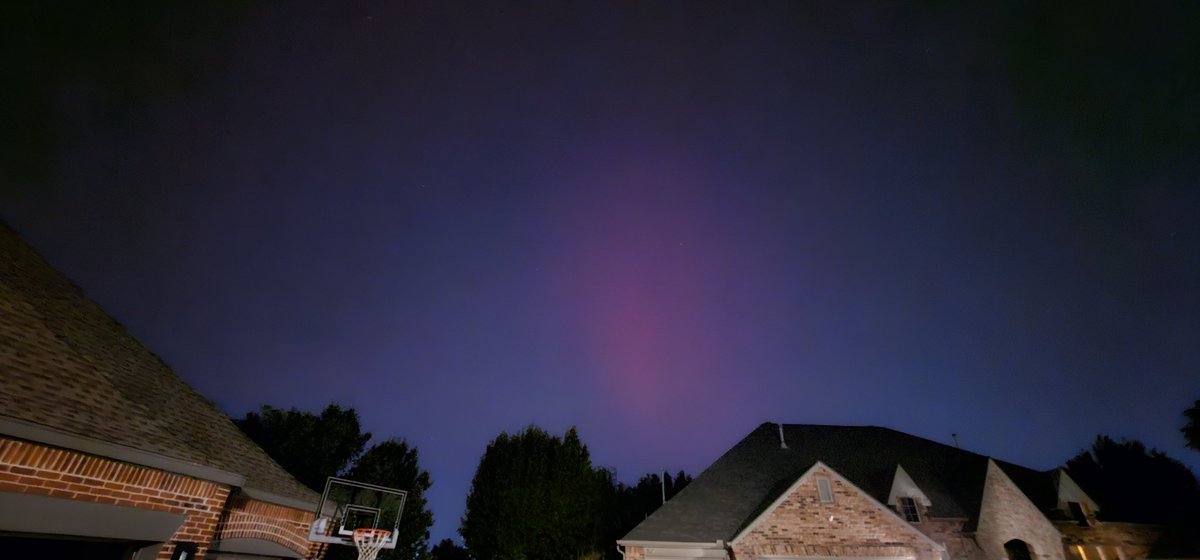 RLHtheThird's tweet photo. @NWSNorman #SolarFlare #edmondoklahoma https://t.co/688tuGDwQE