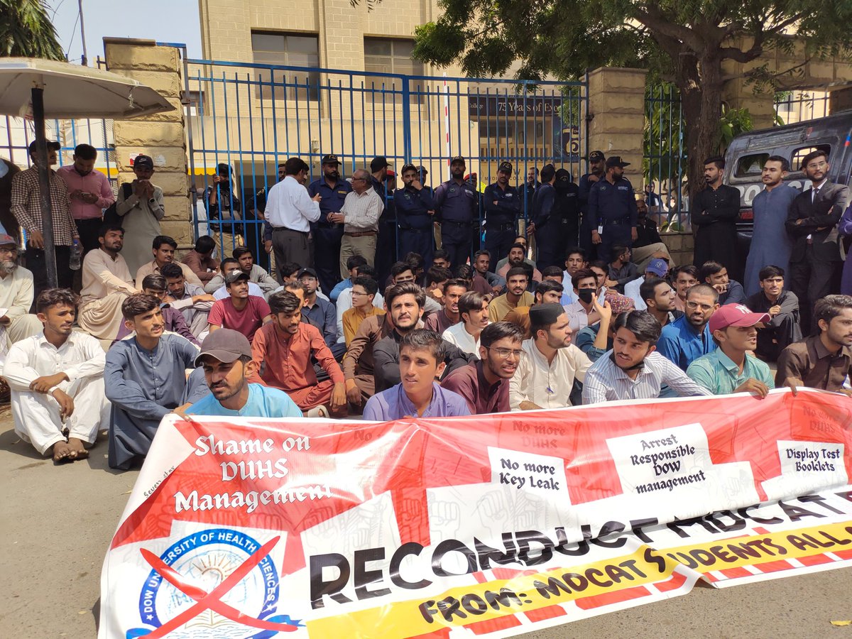 Progressive Students' Collective extends complete support and solidarity to the students of MDCAT who face the grossness and vulgarity of this petty system every year in the form of paper leak and corruption. Almost 22000 students appeared this year in the exam of MDCAT 
1/3