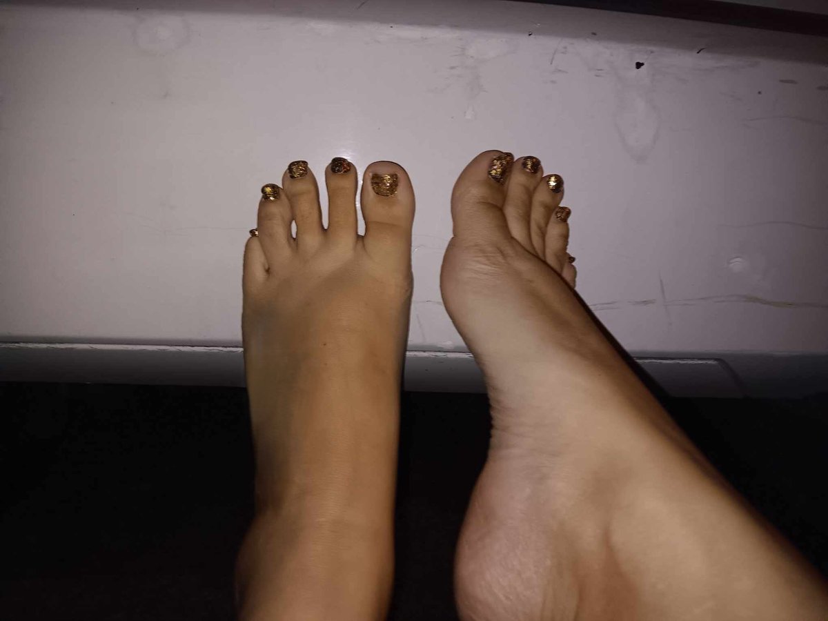 SouthernArches's tweet photo. The jeep needs cleaned...who is down?

#feet #jeep #prettyfeet #toes #footlover #footfetish #feetgirl https://t.co/TpnLoHQ25t