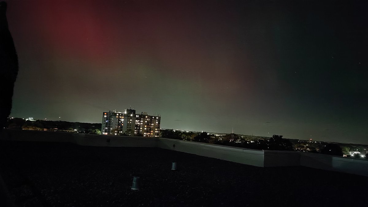 GuajaxXD's tweet photo. Right now at niagara falls near clifton hill #ONStorm https://t.co/yS6VVMBFDA