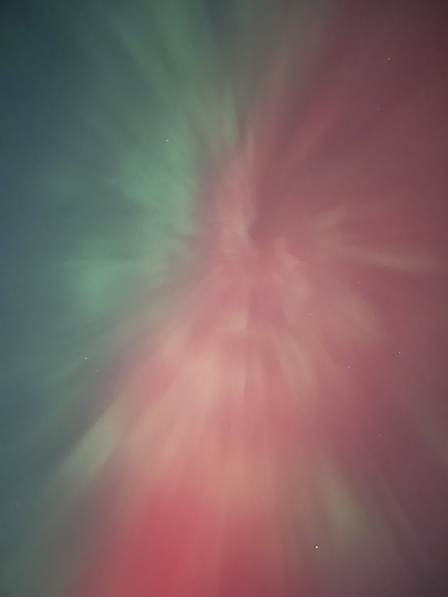 Speechless &amp; giddy.. Overhead outside Rochester, MN.  Thanks smart people for all the education. <a href="/Vincent_Ledvina/">Vincent Ledvina</a> <a href="/SNHWx/">☀️ Sara Housseal ☀️</a> <a href="/TamithaSkov/">Dr. Tamitha Skov</a> <a href="/theauroraguy/">Harlan Thomas</a> <a href="/landon_wx/">Landon Moeller</a> <a href="/TweetAurora/">Aurorasaurus</a> <a href="/AuroraNotify/">AuroraNotify</a> <a href="/theauroraguy/">Harlan Thomas</a> <a href="/eljakeo30/">Jake Stehli</a> just to name a few.