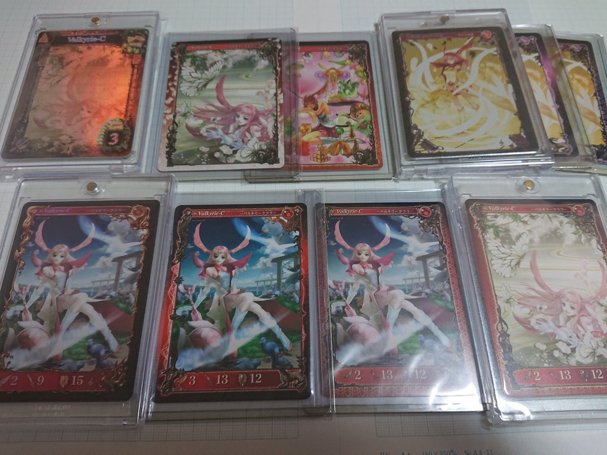 nil_hobbyars's tweet photo. 左からバルキリークララのロケテ版、ver1.2、ver2.0、アルカディア付録、左後ろがQoD版だったと思います。
懐かしいです。
#アヴァロンの鍵 #QuestofD #coj https://t.co/k05MzjRAlL
