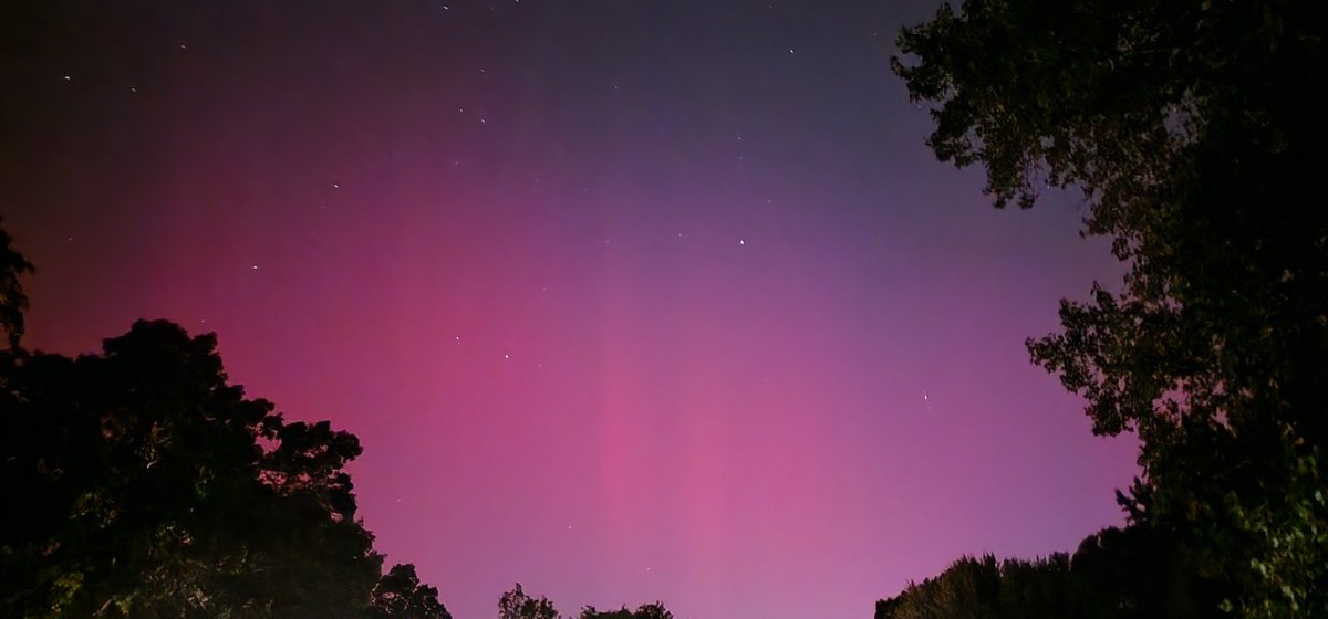 ThatGamerGrl's tweet photo. @12OnYourSide Definitely thought it was just light pollution at first! https://t.co/o0To0JvD57