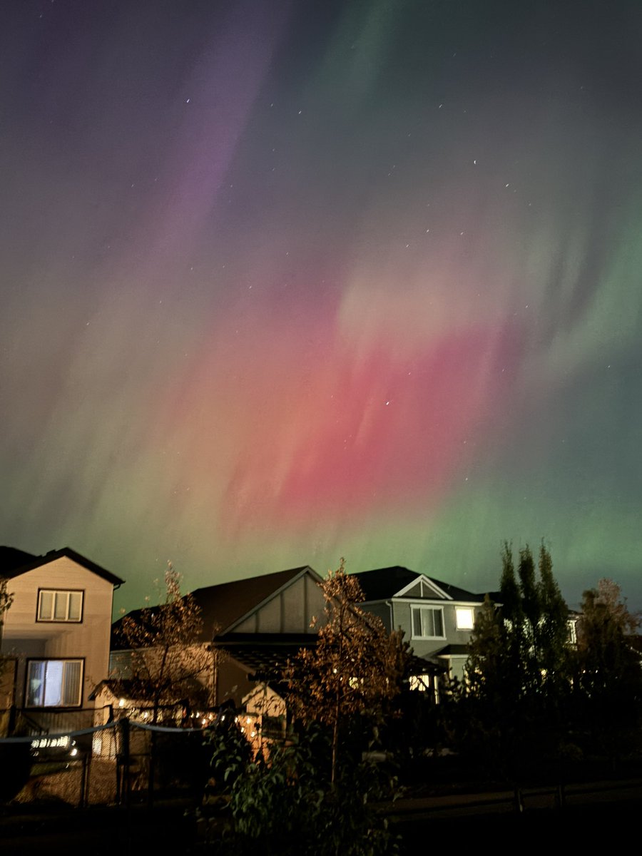 StrangDeeds's tweet photo. #yyc #aurora Okotoks https://t.co/5R3co99Xyl