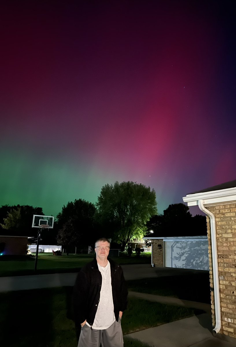 RP_Mockingbird's tweet photo. The #northerlights in Darke County Ohio. Now, I don’t need to fly to Iceland to see them anymore for my bucket list! https://t.co/IJ7JgAmefK