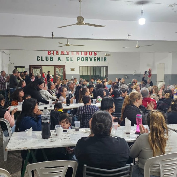 Sumamos el apoyo contundente de los referentes de distintos barrios mercedinos para la candidatura de <a href="/CFKArgentina/">Cristina Kirchner</a>  a la presidencia del <a href="/p_justicialista/">Partido Justicialista</a>, un gesto de gratitud, de amor y de memoria por quien le dio dignidad a nuestro pueblo.