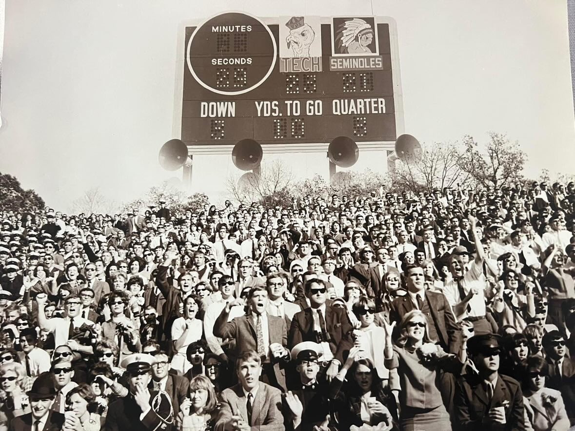 SonsofSatVT's tweet image. A late #ThrowbackThursday from October 29, 1966. Apparently folks back then wore ties to the game and smoked in the stands! The Gobblers defeated Florida State, 23-21, to move to 5-1-1 on the ‘66 campaign. 
.
Credit to Michael Putnam posting on FB.