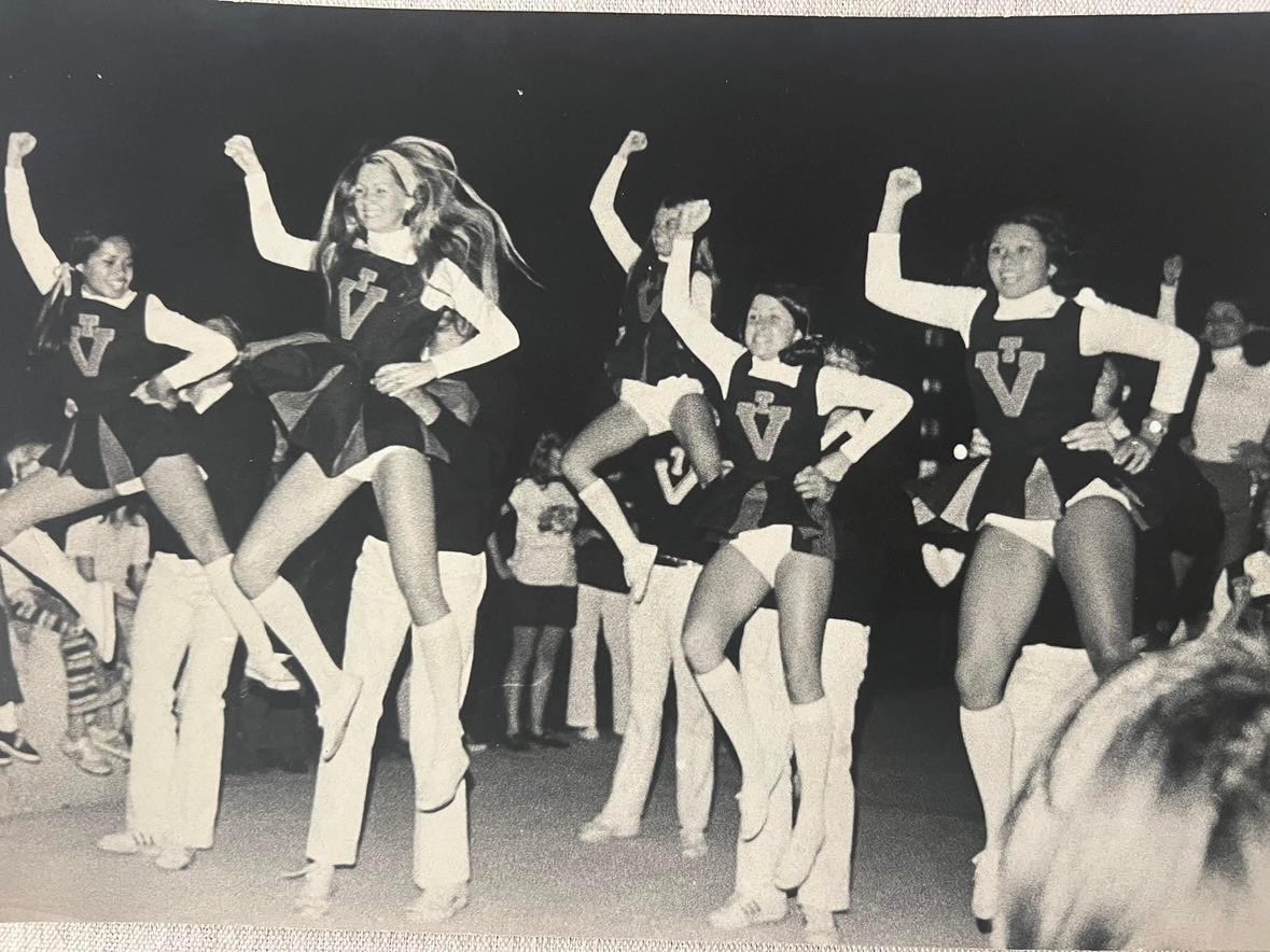 SonsofSatVT's tweet image. A late #ThrowbackThursday from October 29, 1966. Apparently folks back then wore ties to the game and smoked in the stands! The Gobblers defeated Florida State, 23-21, to move to 5-1-1 on the ‘66 campaign. 
.
Credit to Michael Putnam posting on FB.