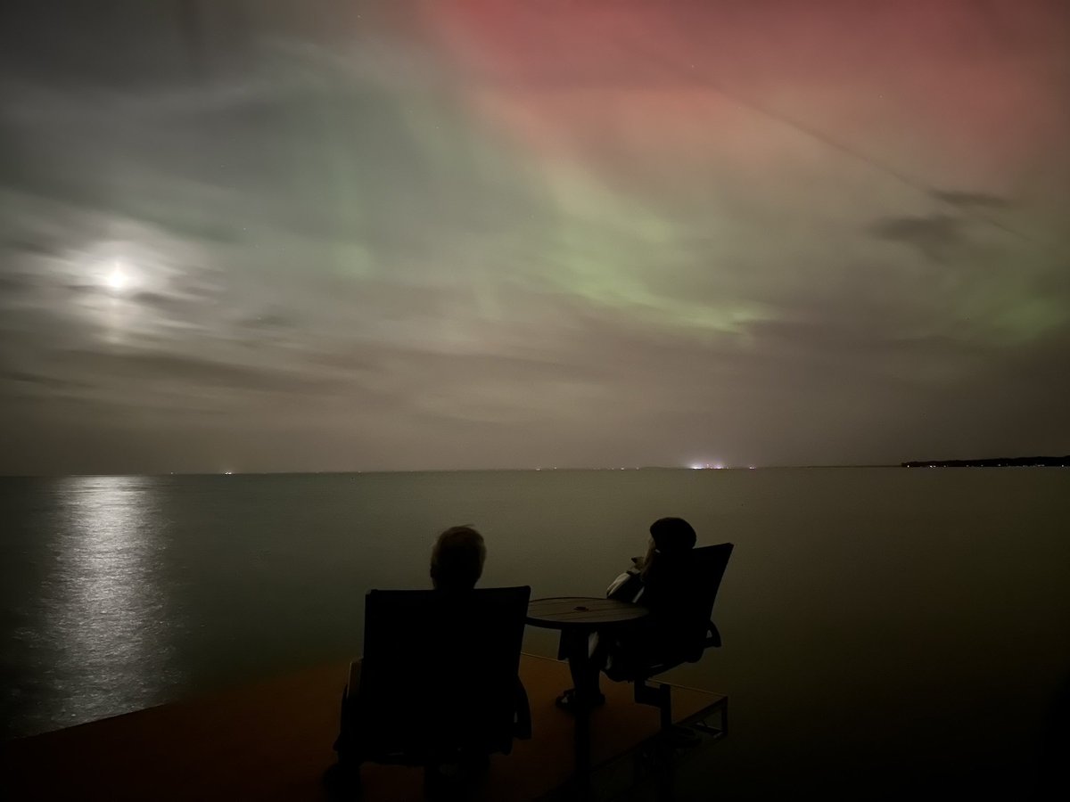 lisamaybeck's tweet photo. #NorthernLightsMN https://t.co/AWCaRhgFmM