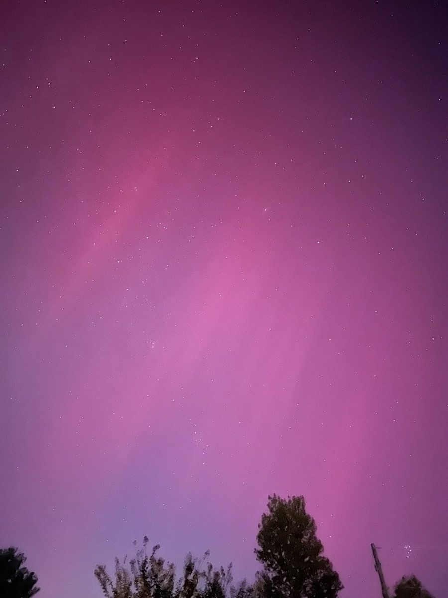 rolltide23's tweet photo. #Auroraborealis #NorthernLights #AL #Adamsburg #FortPayne #LookoutMtn @spann #alwx @simpsonWVTM13 @StephWVTM13 https://t.co/Jtw5wy3o2l
