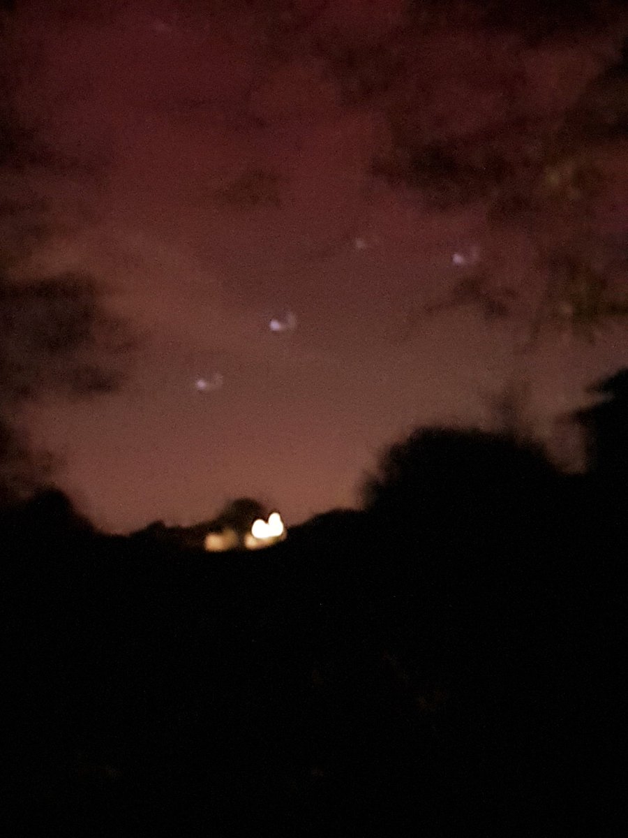 uneparmidautres's tweet image. Aurores boréales suite.
4h00 du matin.
#comminges