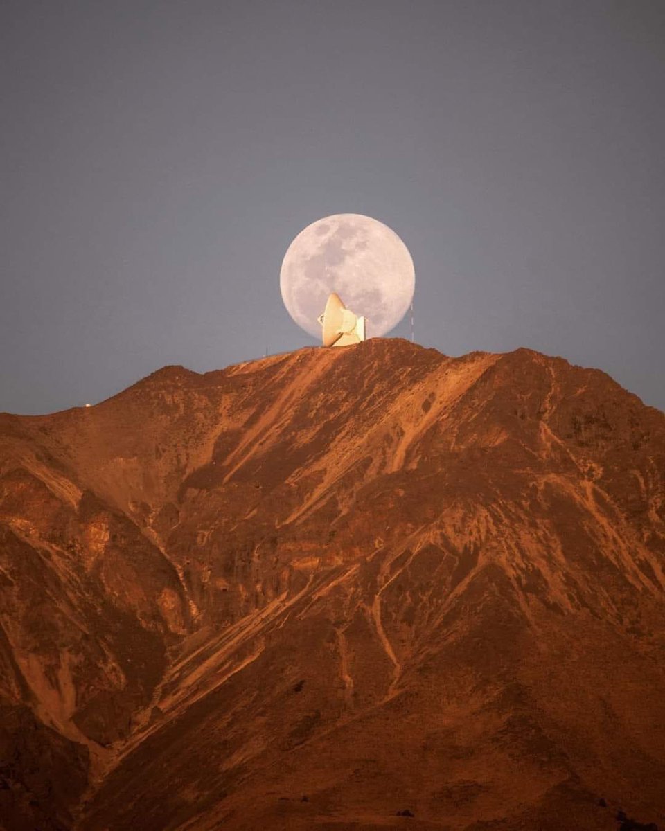 El Gran Telescopio Milimétrico Alfonso Serrano, Situado en la cima del Volcán Tliltépetl ,Sierra Negra, a una altitud de 4600 msnm, en Atzitzintla, Puebla.