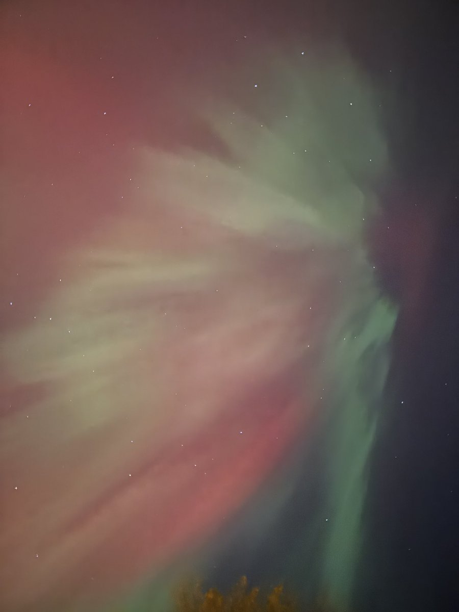 CosmicPerspectv's tweet photo. @MingSun_astro Things really got going here around 10 PM! https://t.co/4a8CSaWPDN