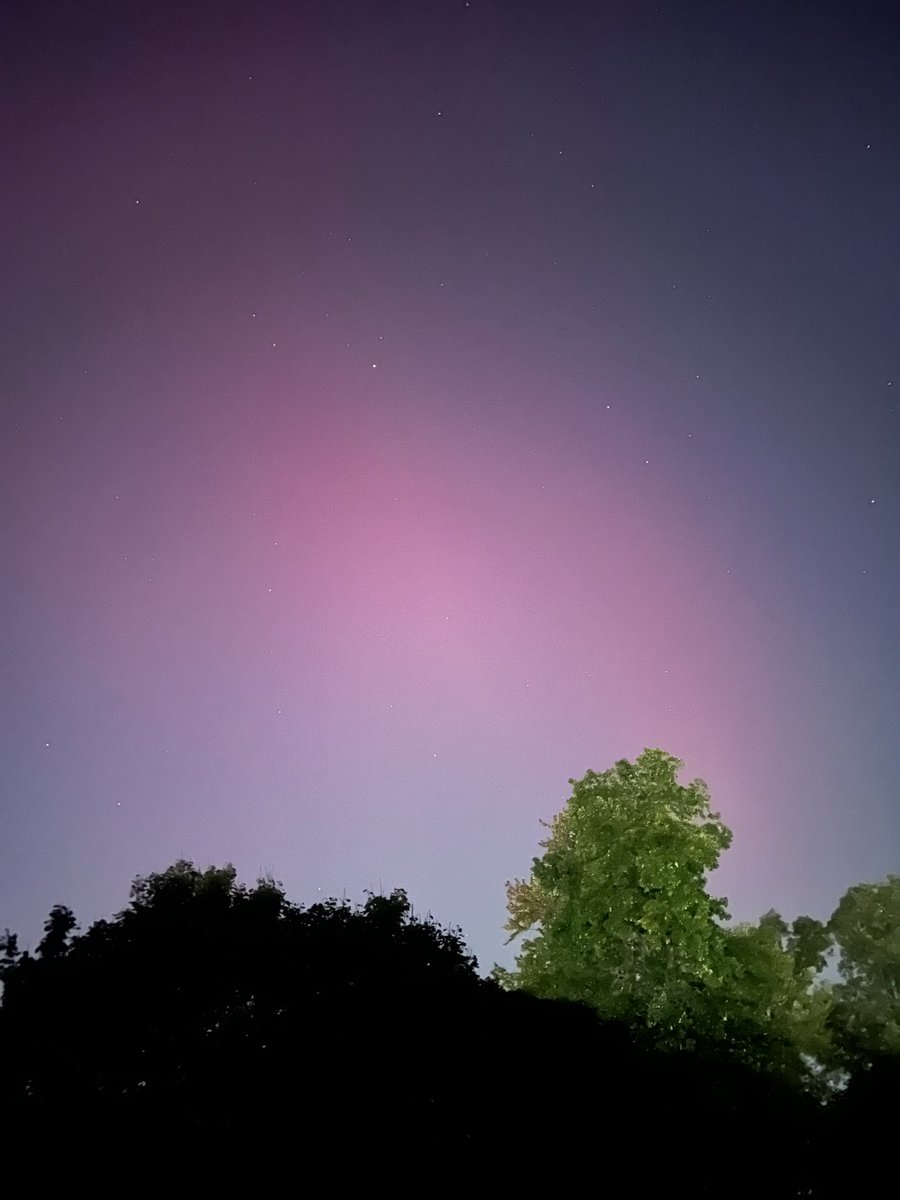 kaitlinulbrich's tweet photo. Miss Aurora Borealis here in Auburn Hills,  Michigan! https://t.co/7k7AQvk2pZ