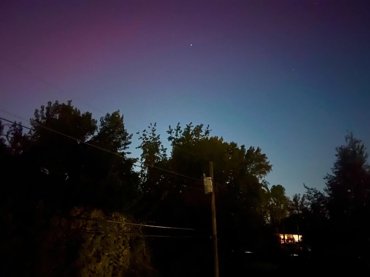 stolch314's tweet photo. I can see the northern lights! https://t.co/0dcJCREtdt