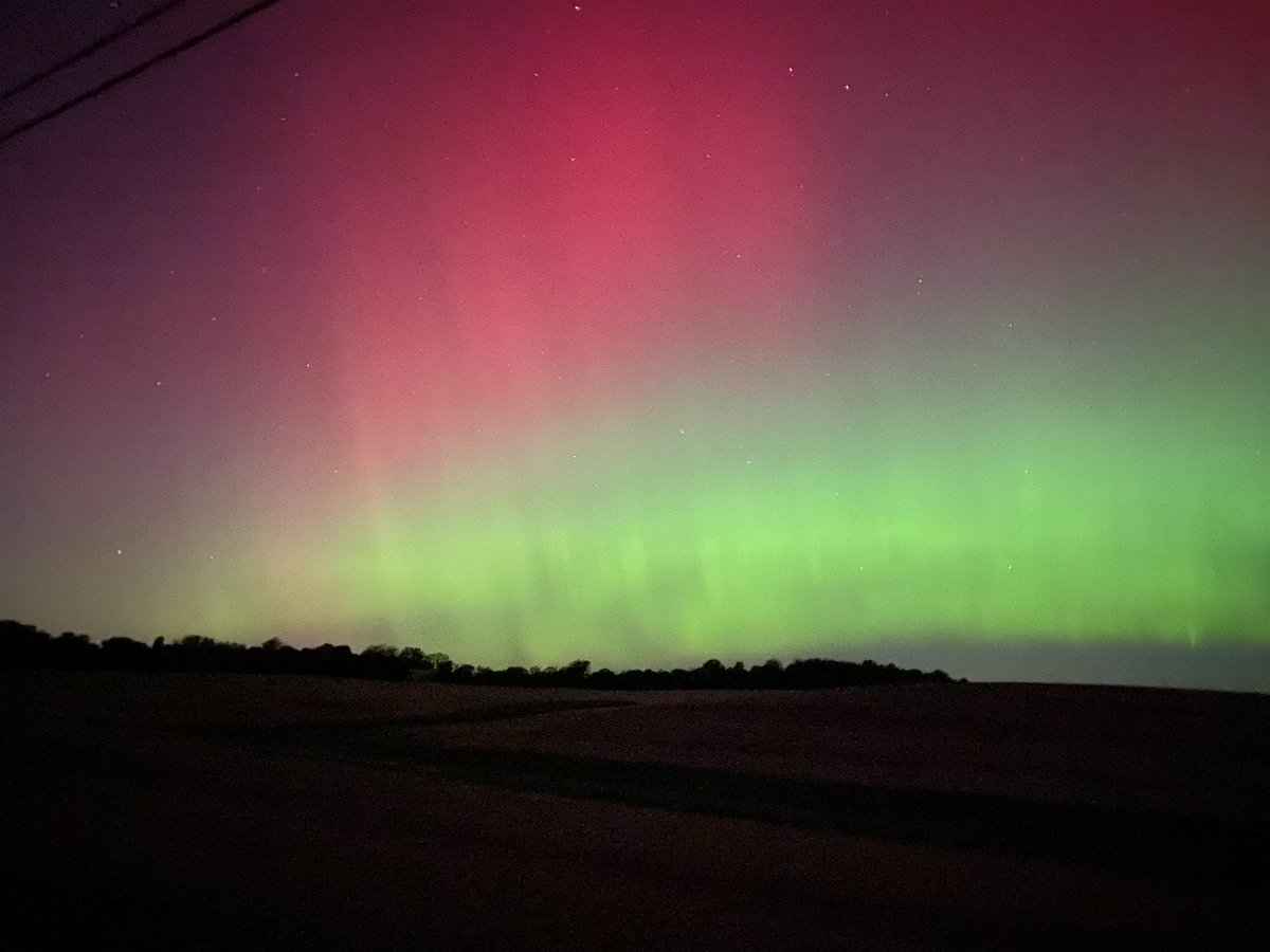 Boz_Husky's tweet photo. Certainly neat to see! I still wanna see it from way up north one day :3 https://t.co/5UV2kCxRWk