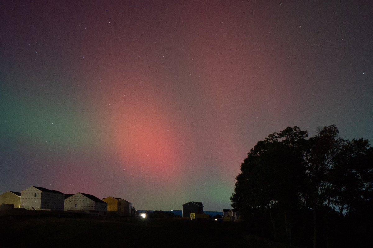 dawnkc1111model's tweet photo. Northern Lights over Berkeley County,WV!💫
#northernlights #berkeleycounty https://t.co/d54if4CpXB