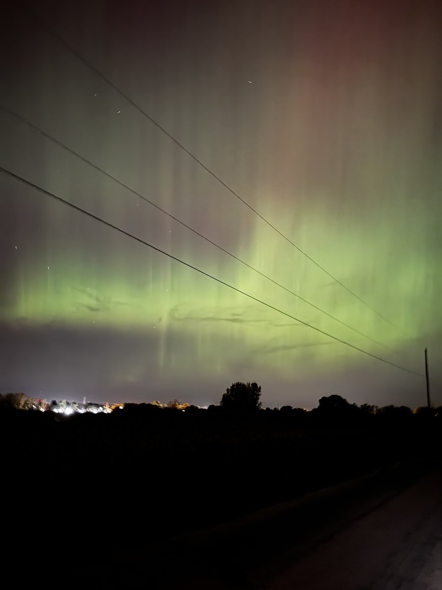 Enjoyed the northern lights over Sussex tonight with our daughter!  First time she's seen them, so cool! Thnx @LindseySlaterTV for the heads up!