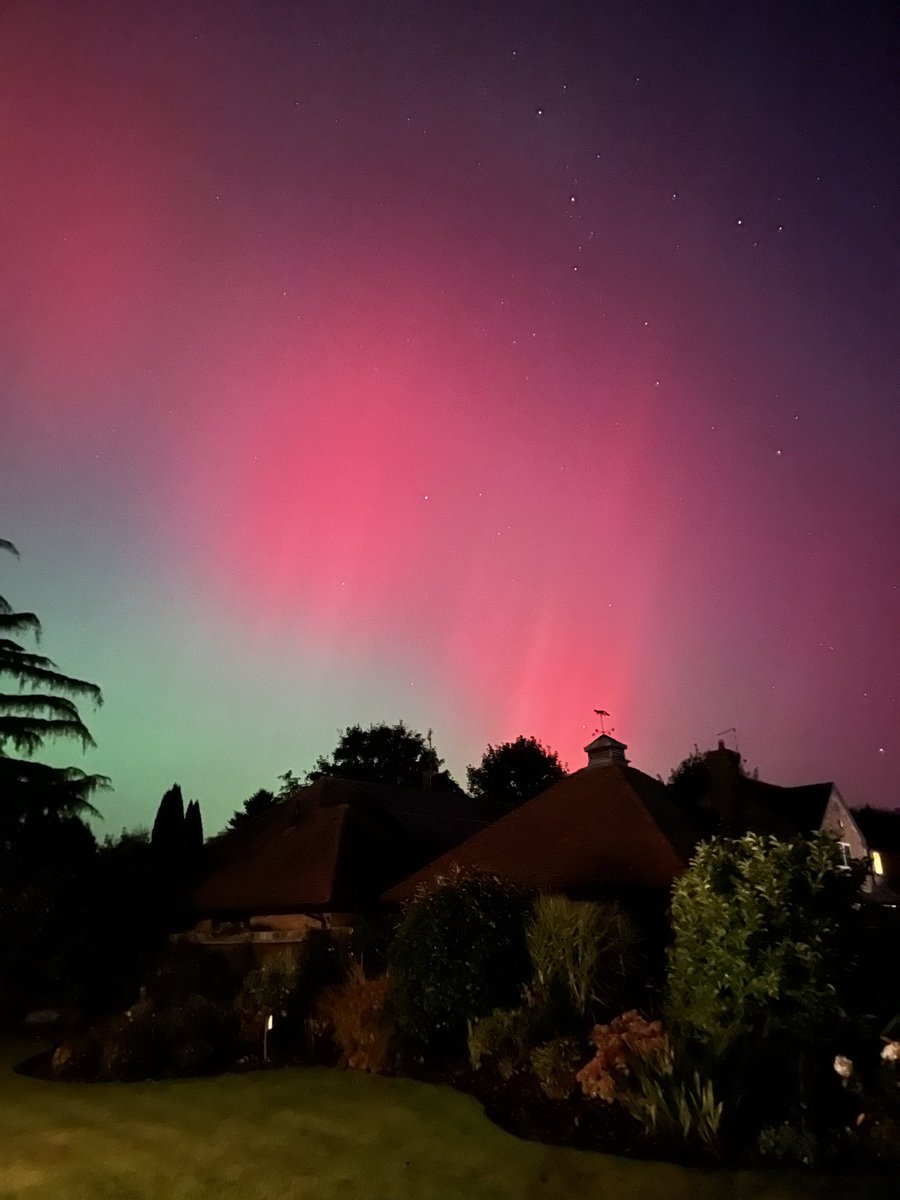 I spent 5 years as a Medical Student in Aberdeen where (as a member of the University rugby club) we sang about the ‘Northern Lights of Old Aberdeen’ in the Kirkgate Pub. Never saw them once! Here they are in Leicester this evening!!! Awesome!!!
