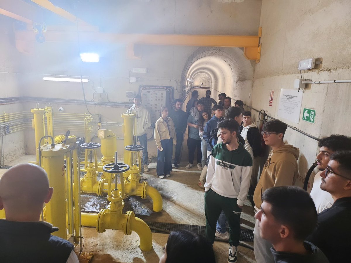EPCC_Unex's tweet photo. 🤩 Nuestros estudiantes de Ing. Civil realizaron una visita técnica a las presas de Sierra Brava, Alcollarín y Cancho del Fresno.
Una experiencia formativa clave para su desarrollo profesional. Agradecemos a la @CH_Guadiana y a #Matinsa por su valiosa colaboración y apoyo. https://t.co/hygx812bUM