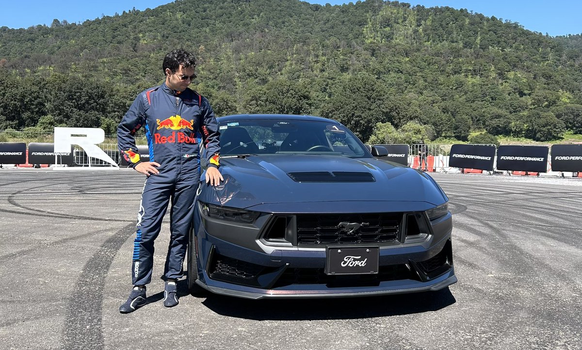 FordMX's tweet photo. Cualquiera puede manejar un auto, pero un #FordPerformance es para quienes, como @SChecoPerez , buscan acelerar su corazón al ritmo de un V8. #FordReturns https://t.co/OV506MzIx1