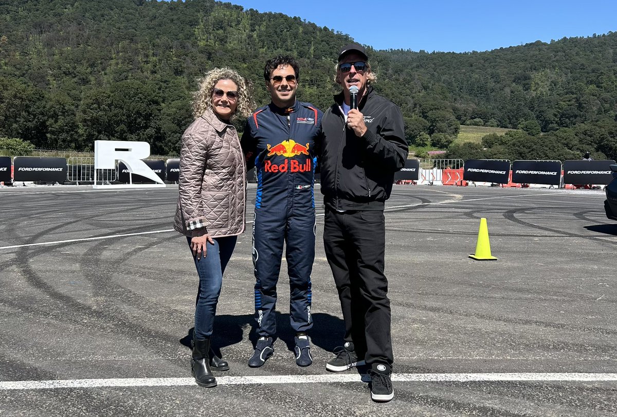 FordMX's tweet photo. Cualquiera puede manejar un auto, pero un #FordPerformance es para quienes, como @SChecoPerez , buscan acelerar su corazón al ritmo de un V8. #FordReturns https://t.co/OV506MzIx1