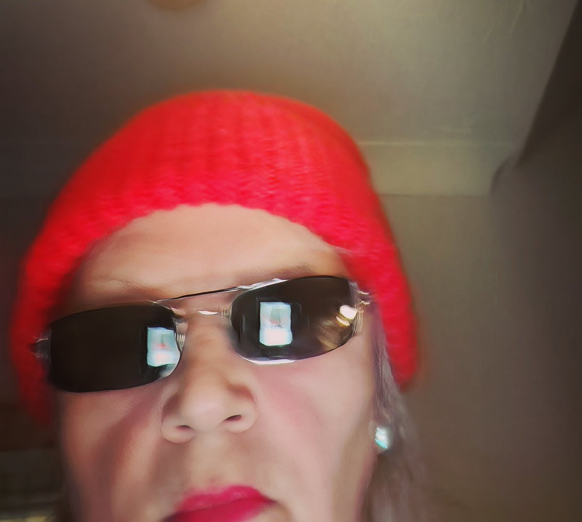quineofthenorth's tweet photo. @blablafishcakes I found a red hat and a fetching red lipstick. Woo hoo! I made it. 23.42 hrs 🥵 #WearItRed https://t.co/KTNO8m31nJ
