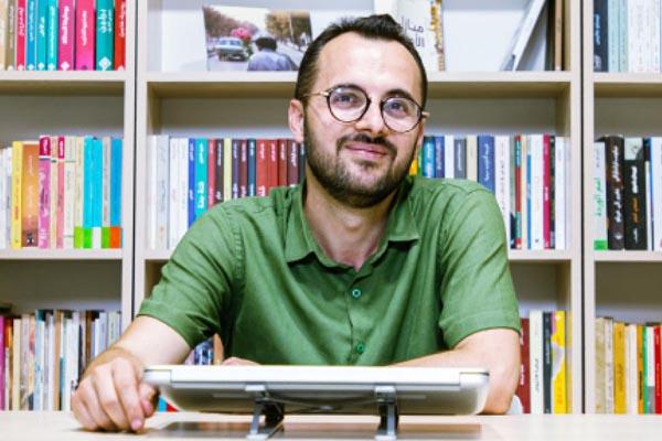 رواية "الهجران" لـ سومر شحادة
بين زمنين تتحرك رواية الهجران، زمن الأب الذي سُجن وقُتل بسبب معارضته، وزمن اللاذقية الجديدة. لاذقية جيل جديد عاش عنفًا مختلفًا يحاول أن يخرج منه عن طريق الحب.
#دار_التنوير
#القراءة_تحررنا