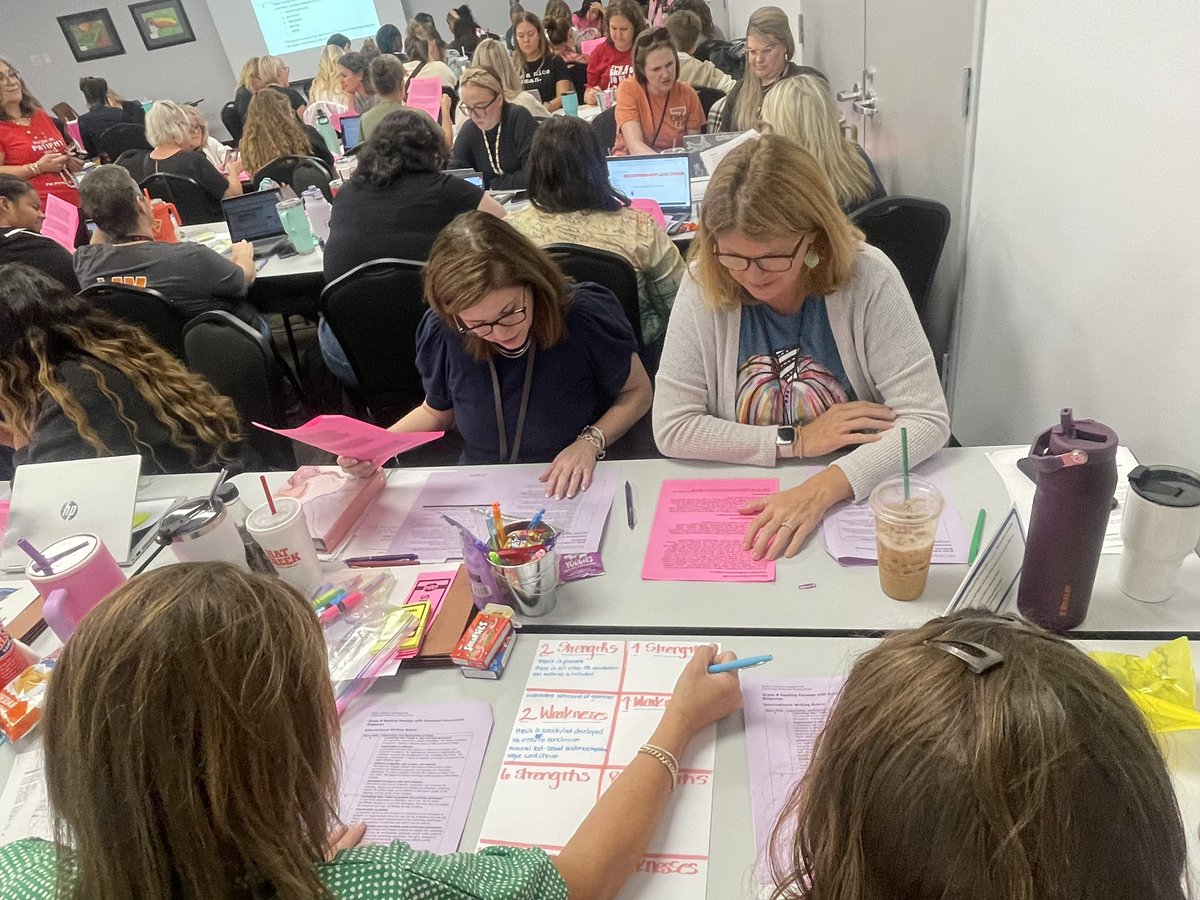 It was a packed house today for the 8th grade English Institute. Calibrating ECRs with <a href="/NinaAnderson11/">Nina Anderson</a> and <a href="/andersonag04/">Alicia Anderson</a> proved to be very insightful! #SecCI