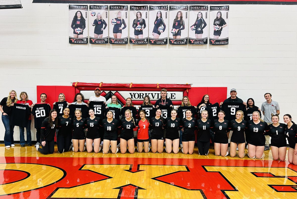 Teacher Appreciation Night at <a href="/YHSfoxesVball/">Yorkville Girls’ Volleyball</a>! Great job by the players &amp; coaches recognizing the staff for their hard work and being awesome at their jobs!